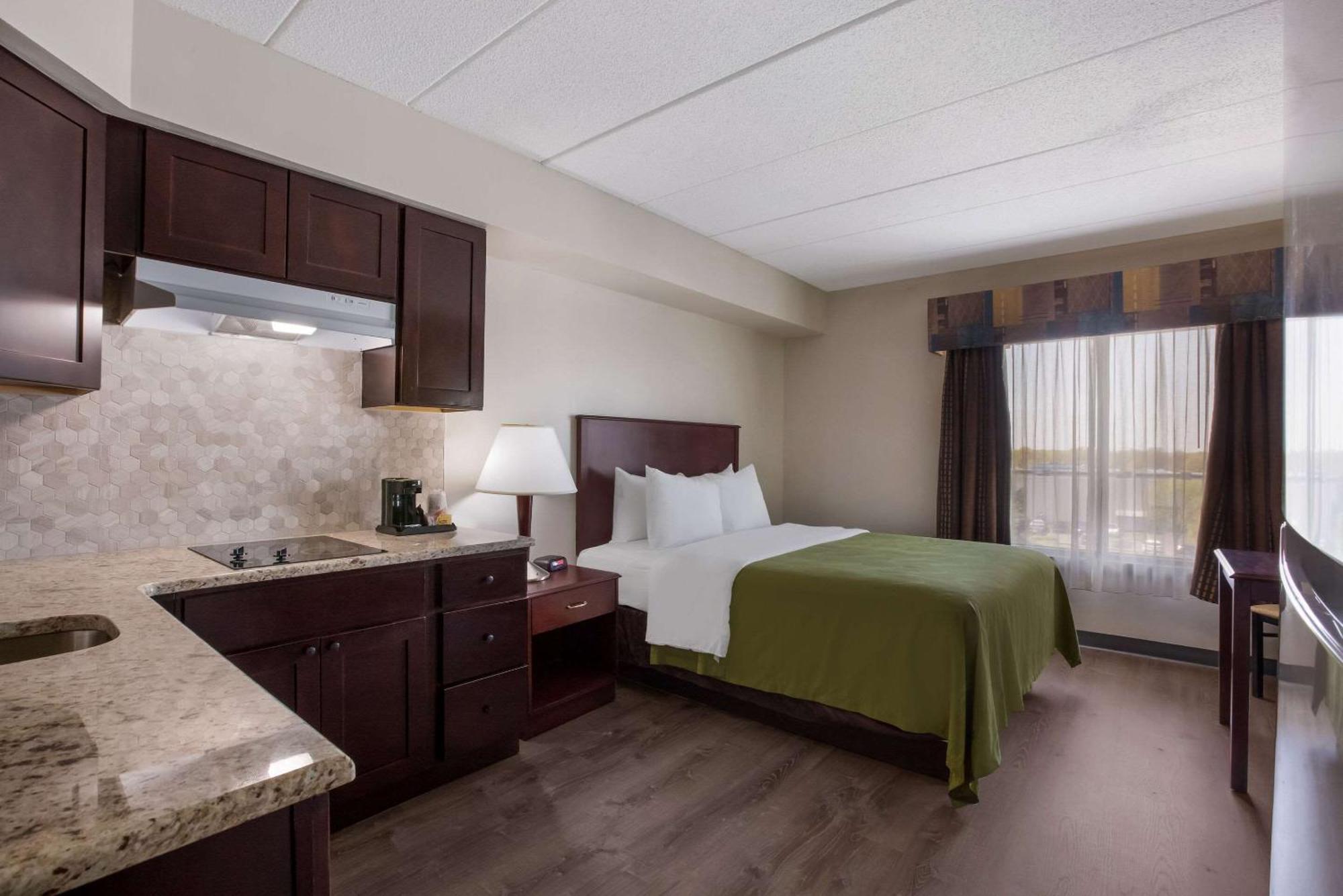 Quality Inn Near Princeton Lawrence Экстерьер фото