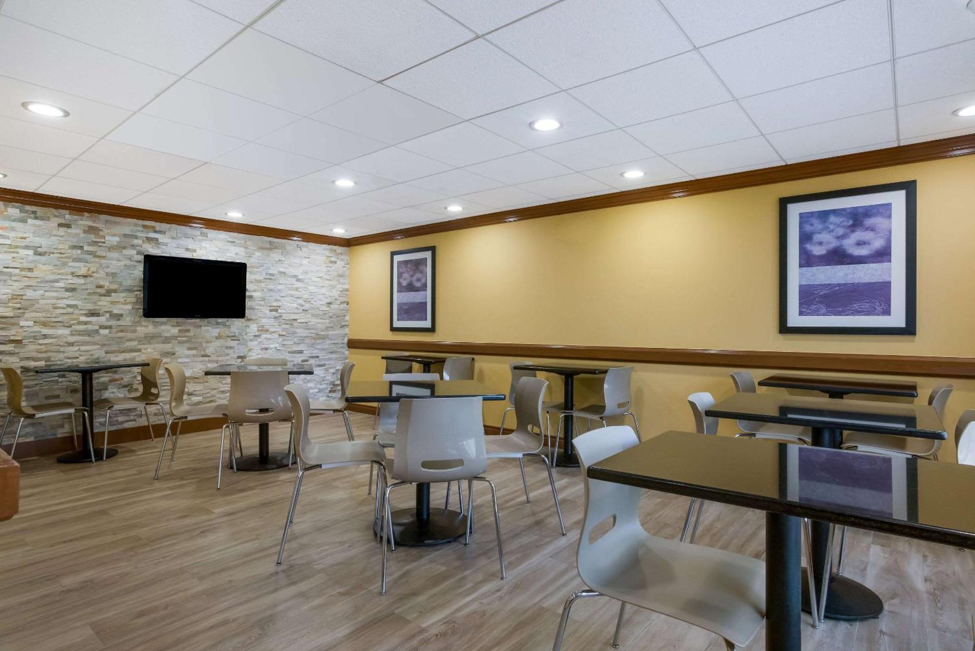 Quality Inn Near Princeton Lawrence Экстерьер фото