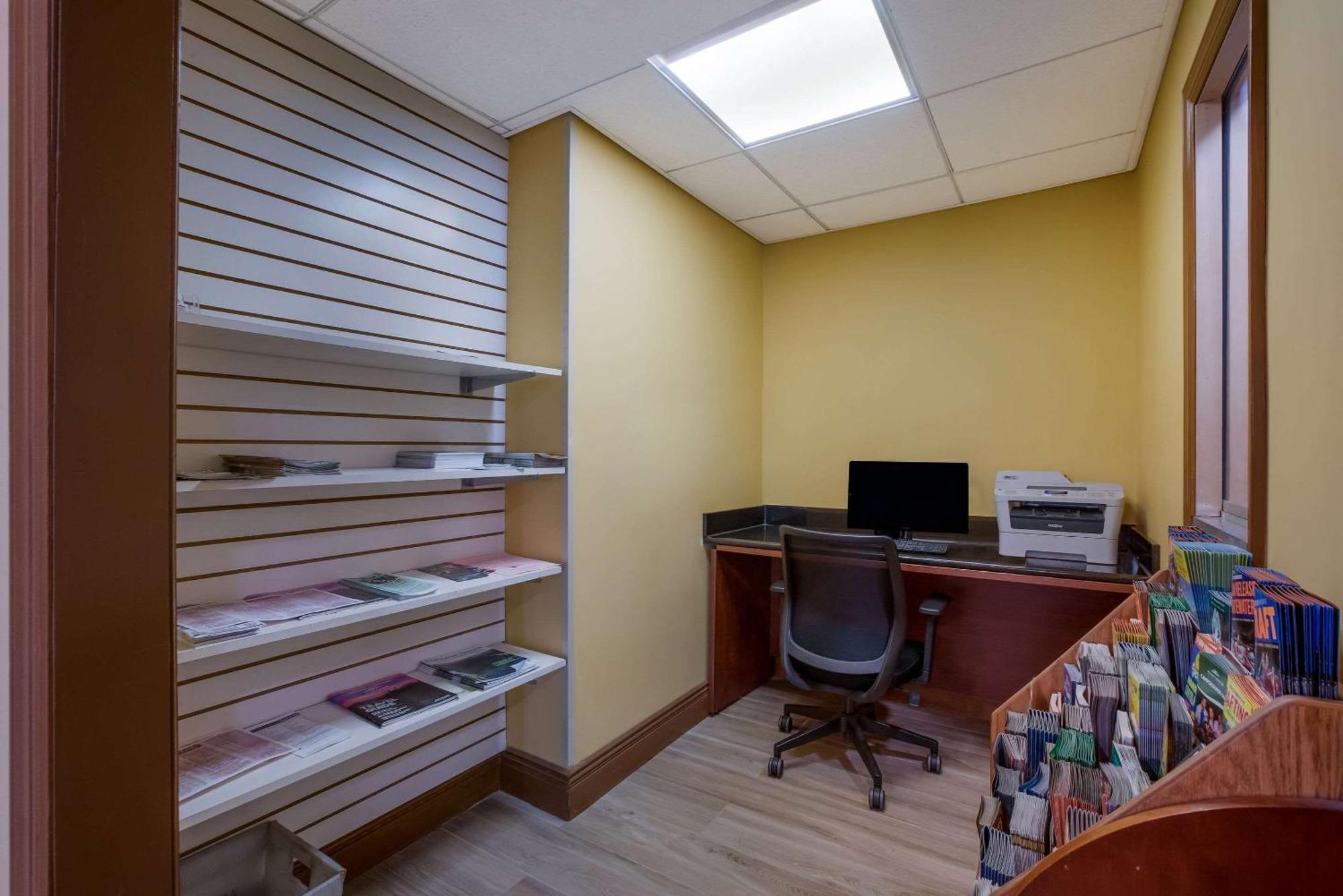 Quality Inn Near Princeton Lawrence Экстерьер фото
