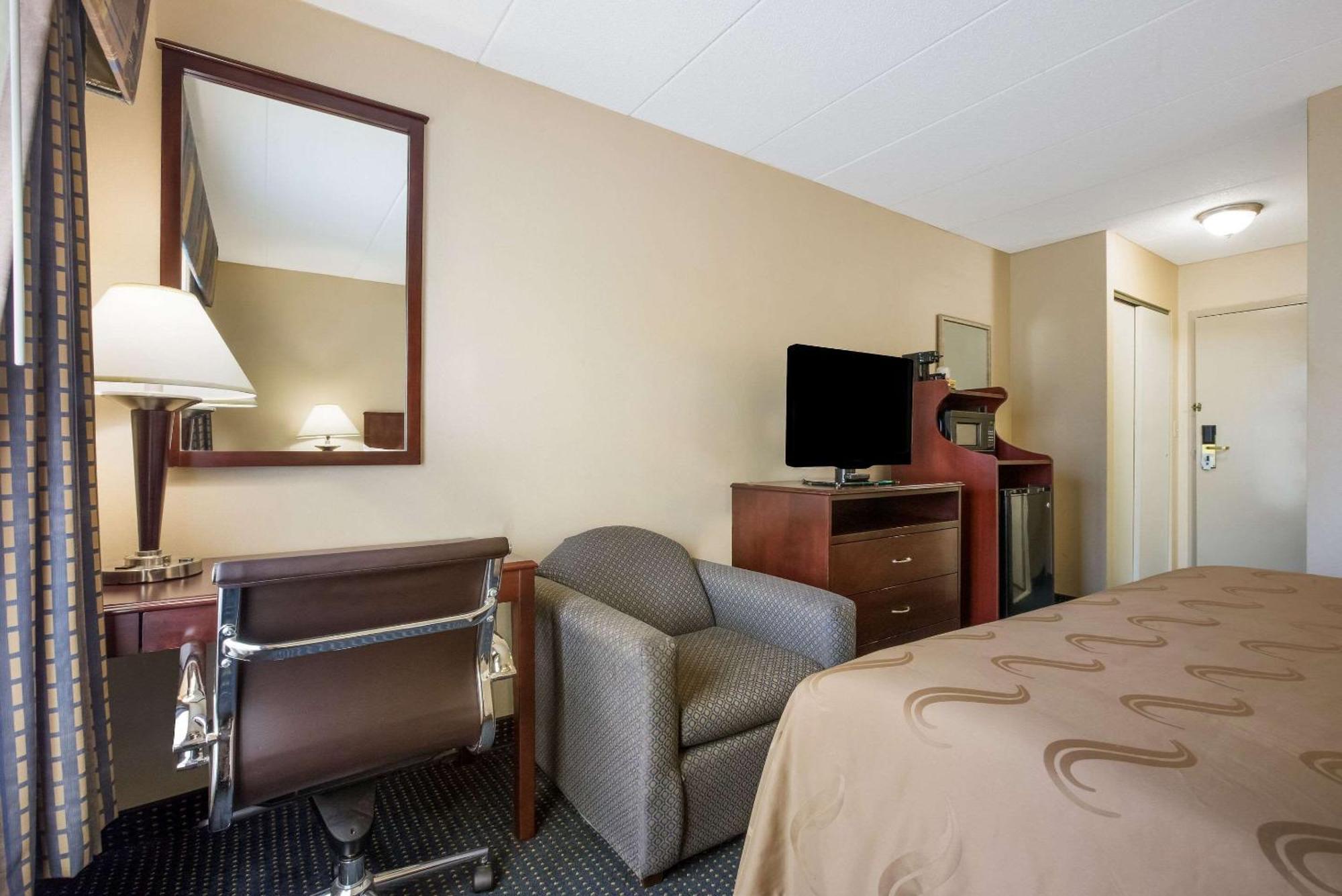 Quality Inn Near Princeton Lawrence Экстерьер фото