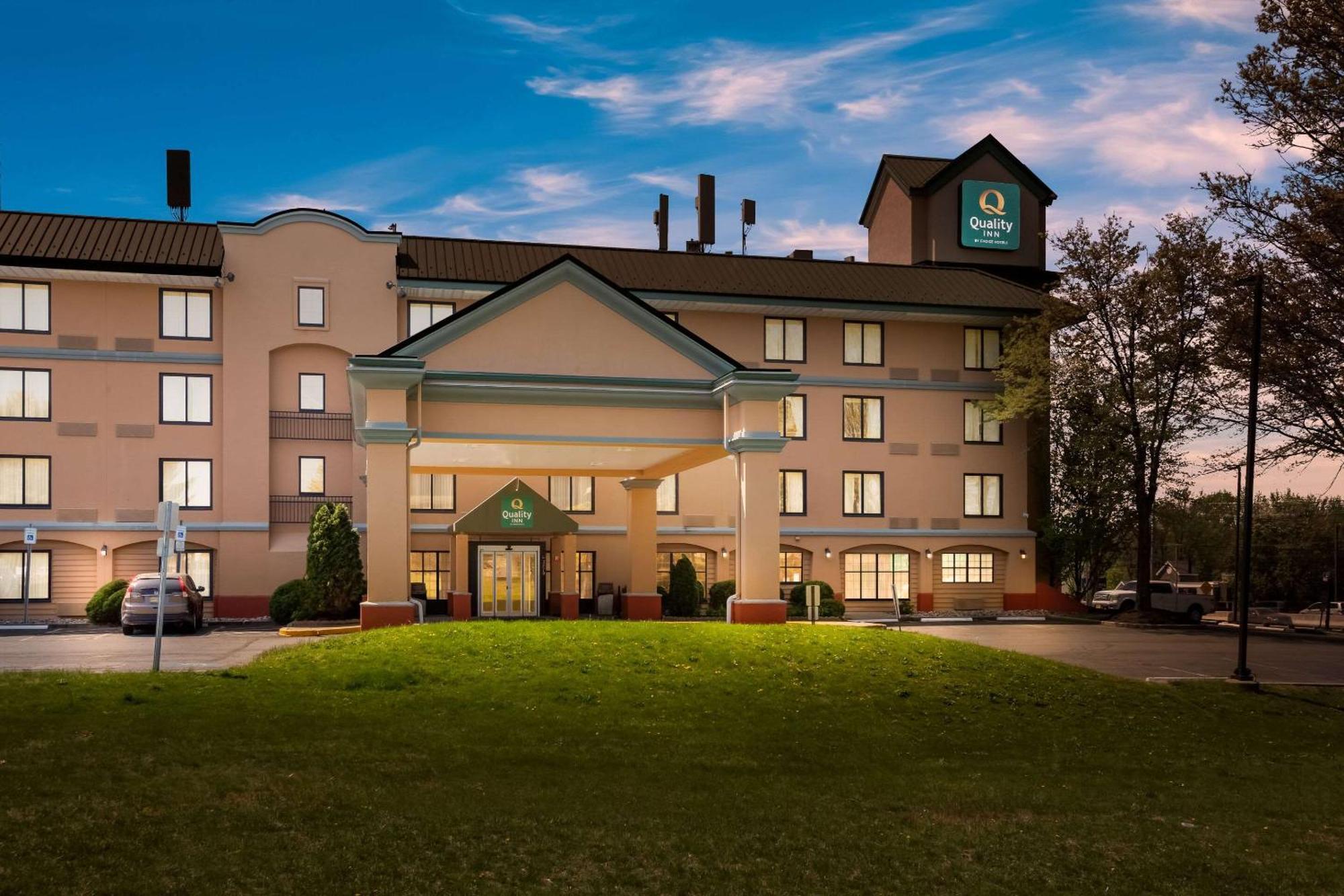 Quality Inn Near Princeton Lawrence Экстерьер фото