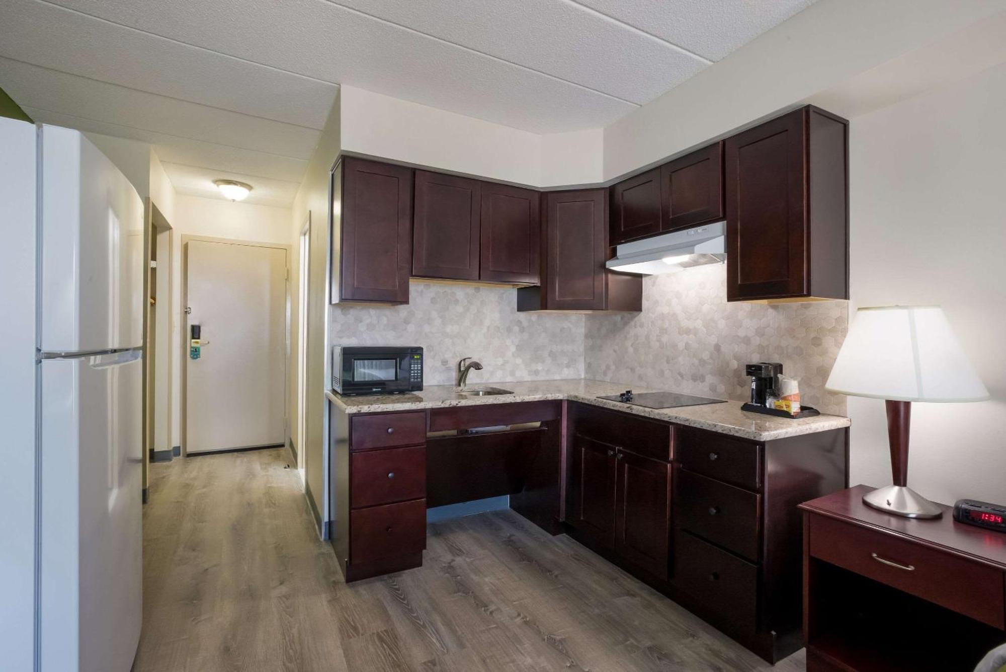 Quality Inn Near Princeton Lawrence Экстерьер фото