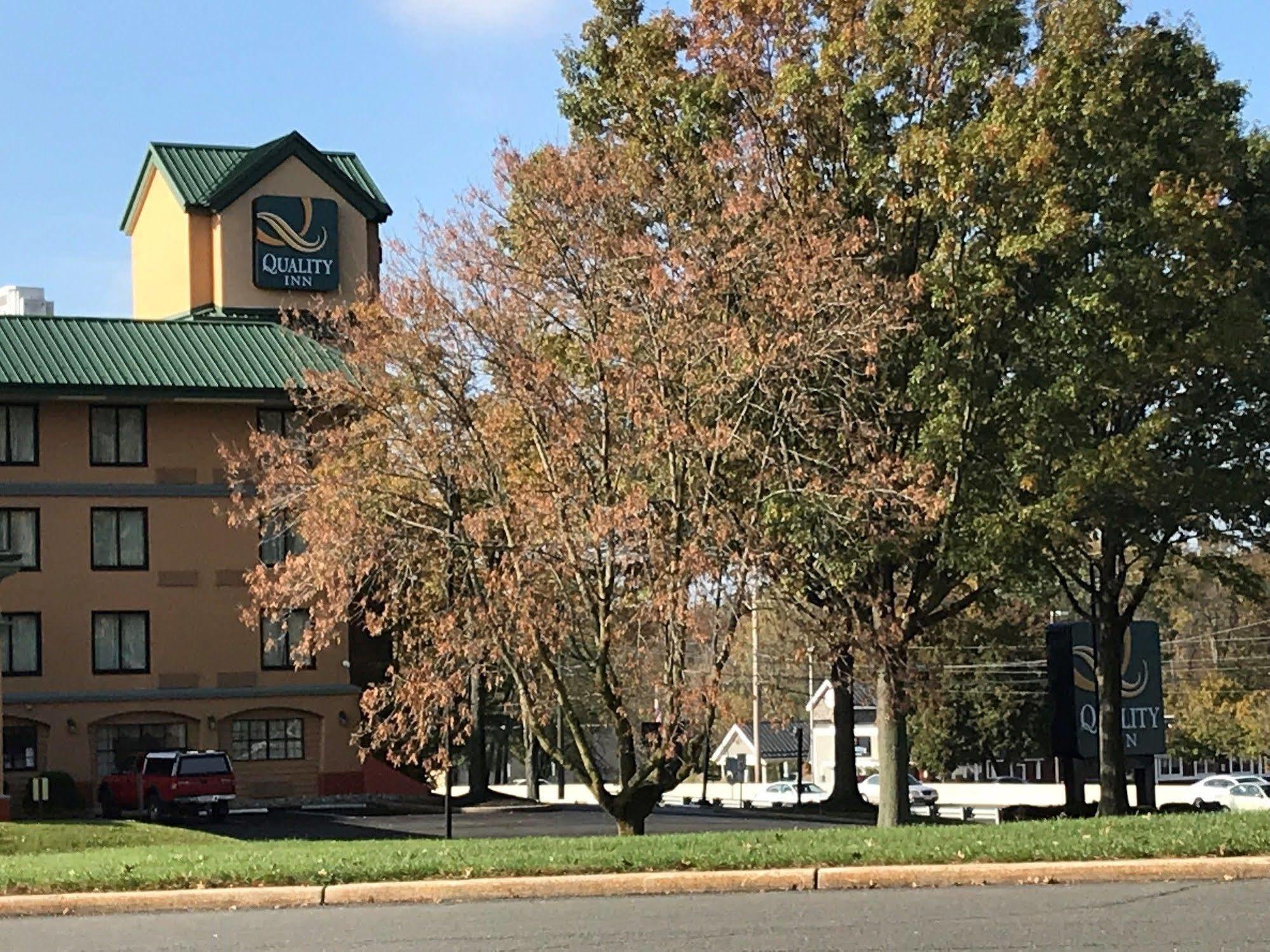Quality Inn Near Princeton Lawrence Экстерьер фото