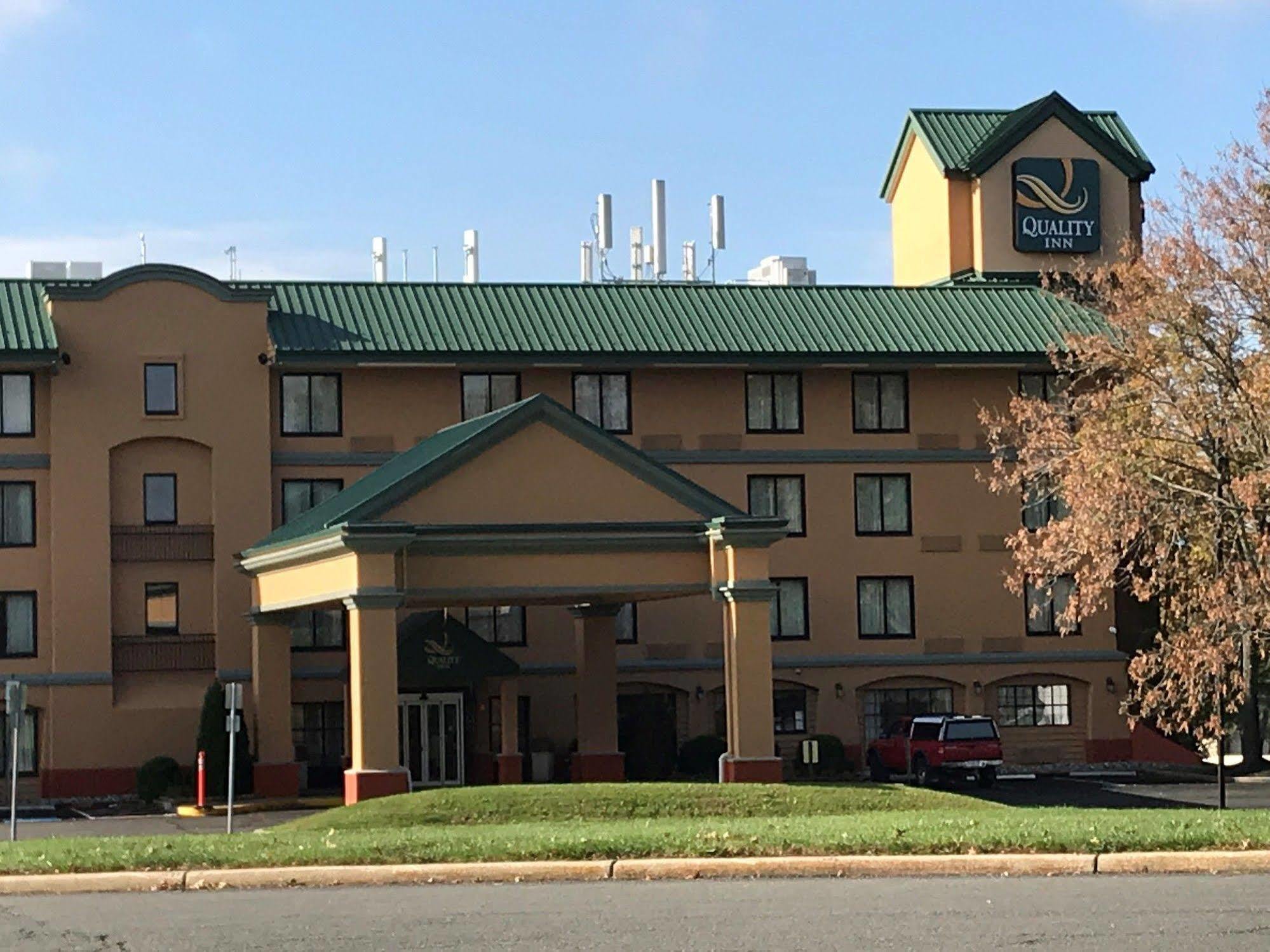 Quality Inn Near Princeton Lawrence Экстерьер фото