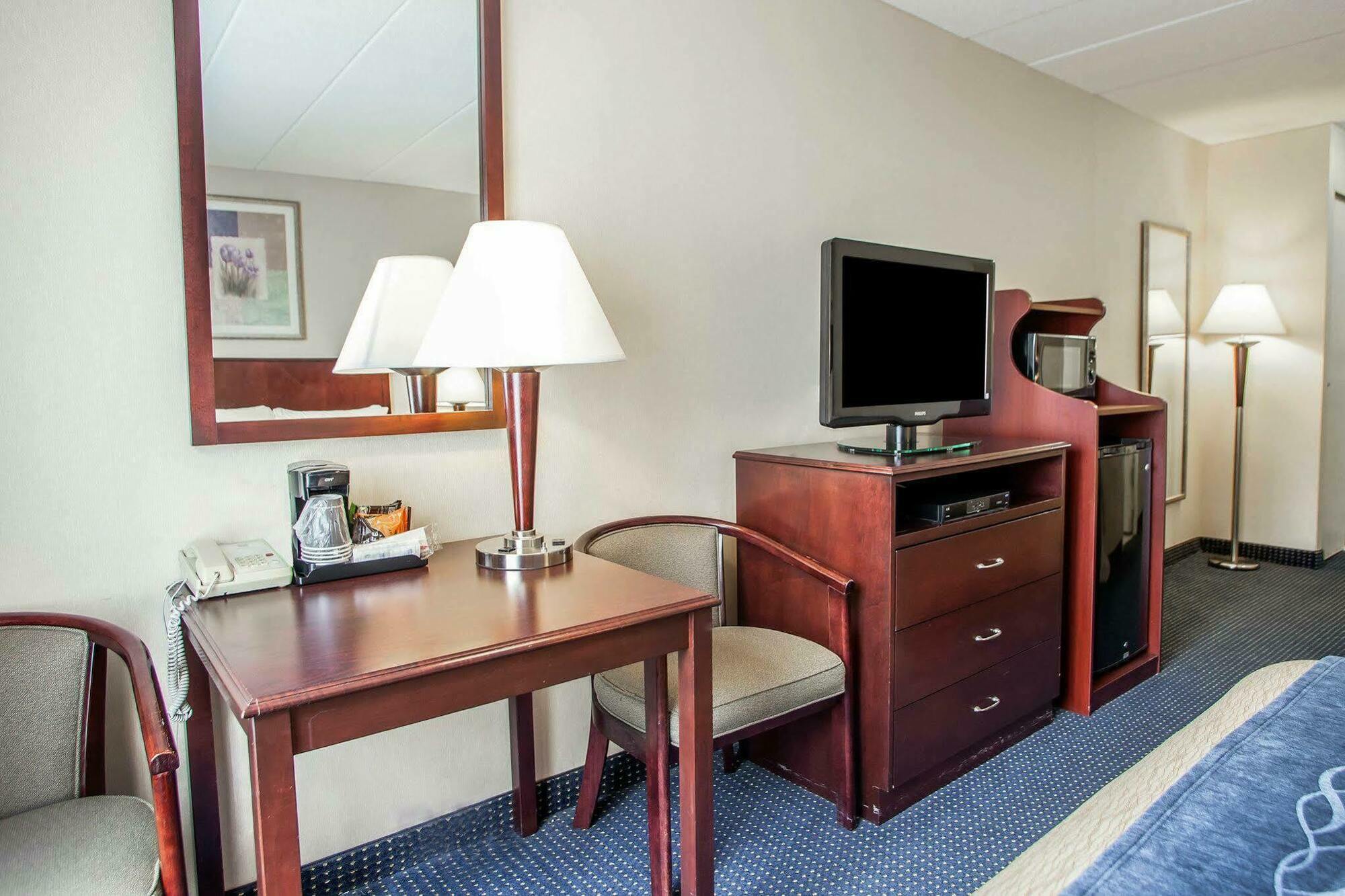 Quality Inn Near Princeton Lawrence Экстерьер фото